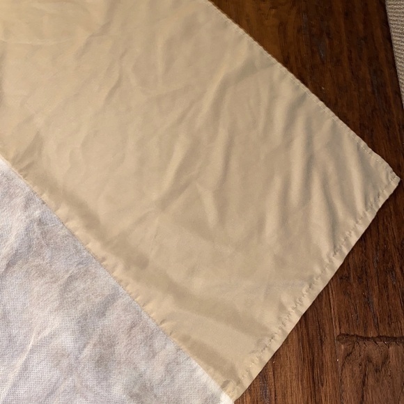 Mainstays tan bedskirt flat with pleated corner​ - Picture 7 of 8